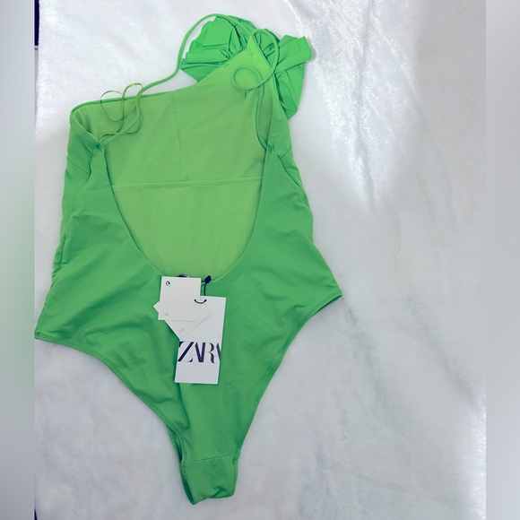 ZARA Asymmetrical Floral One Piece Swimsuit. - Picture 8 of 8
